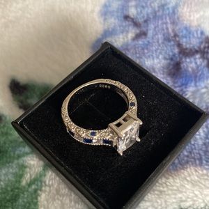 Stunning silver and sapphire ring💙🤍
